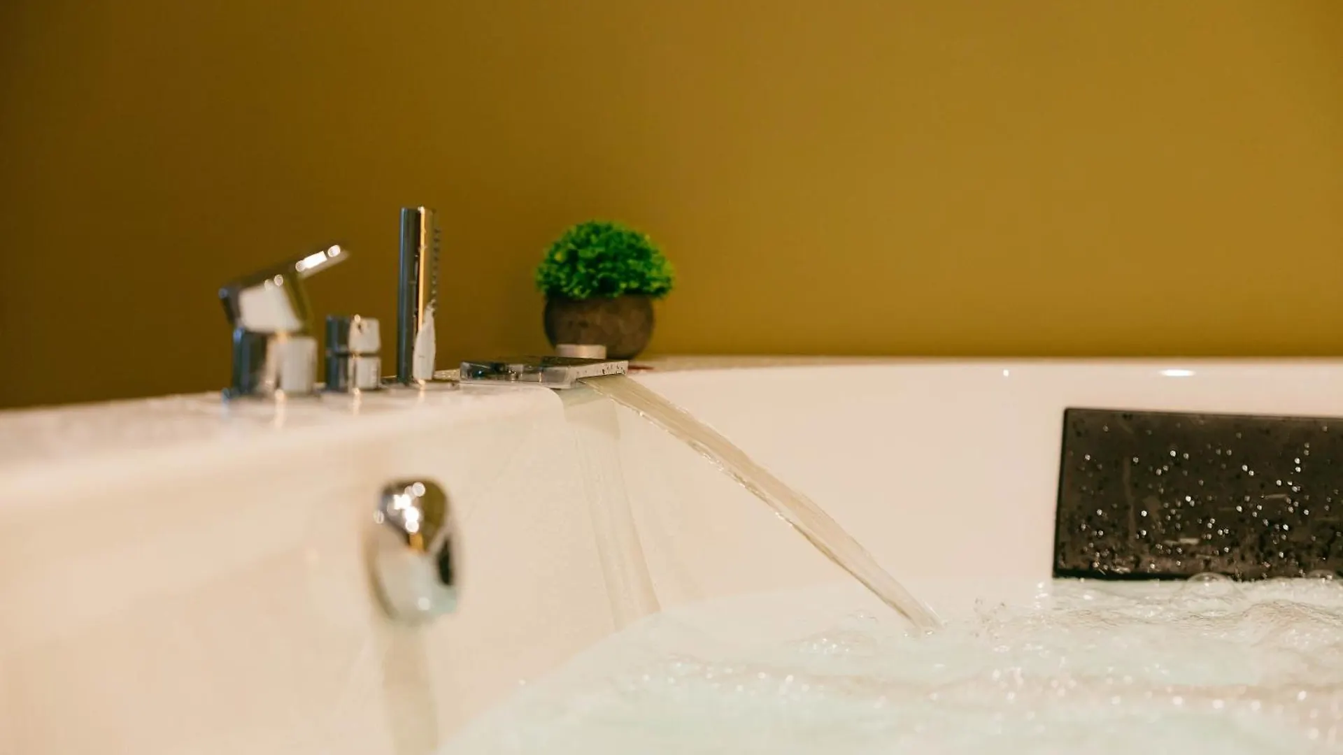 Victoria'S Suite&Spa Con Parcheggio Privato Como