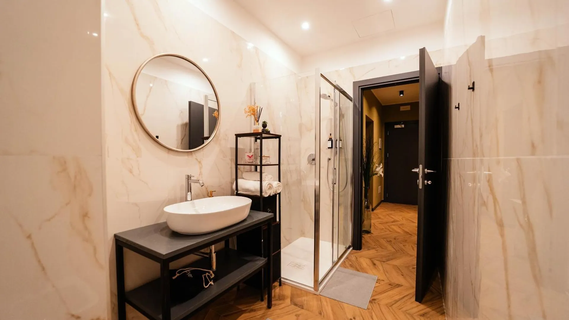 Victoria'S Suite&Spa Con Parcheggio Privato Como 0*,