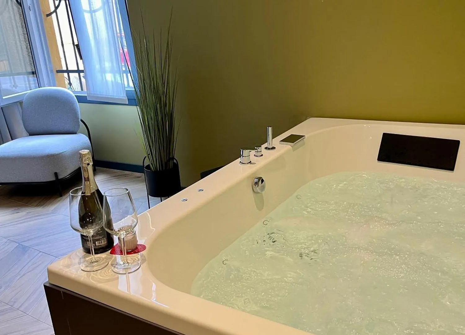 Victoria'S Suite&Spa Con Parcheggio Privato Como Apartment
